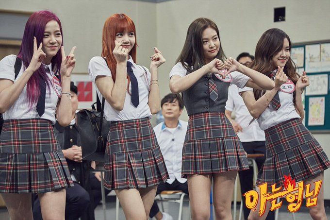 Đồng phục học sinh mà các nhóm nhạc nữ Kpop diện trên show truyền hình Knowing Bros, BLACKPINK sang chảnh, TWICE đáng yêu