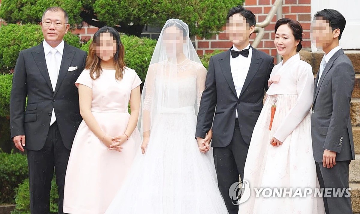 Tiểu công chúa Samsung gây chú ý khi xuất hiện trong đám cưới hào môn hội tụ các chaebol hàng đầu Hàn Quốc