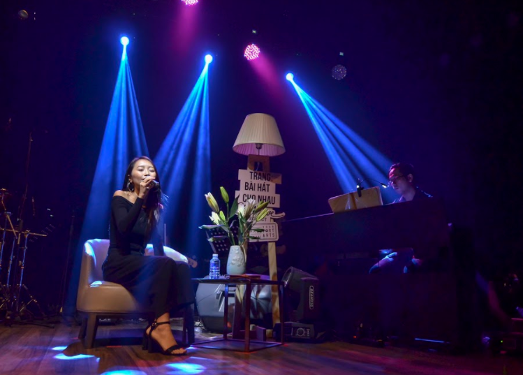 Ngỡ ngàng trước sự xuất hiện của Tiên Tiên trong concert TRANG BÀI HÁT CHO NHAU