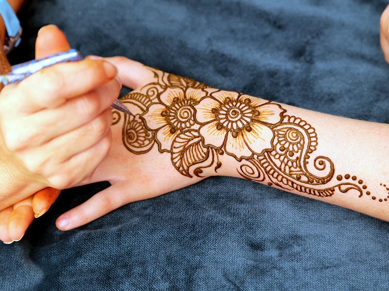 Tìm hiểu Nghệ thuật vẽ Henna Ấn Độ và những lưu ý để có một hình Henna đẹp