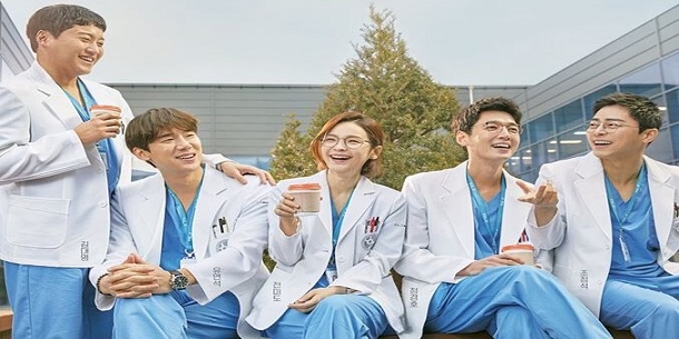 Profile chi tiết về dàn diễn viên Hospital Playlist (Chuyện đời bác sĩ) đầy thực lực công phá điện ảnh Hàn Quốc