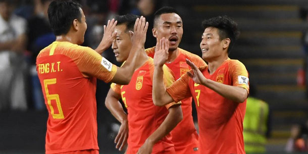 Netizen Trung Quốc: Không thắng nổi đội tuyển Việt Nam, Liên đoàn bóng đá Trung Quốc giải tán đi!