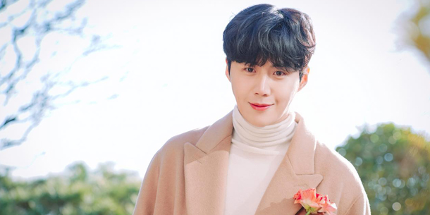 Hậu lùm xùm tình ái, Kim Seon Ho sẽ debut màn ảnh rộng với phim điện ảnh SAD TROPICAL